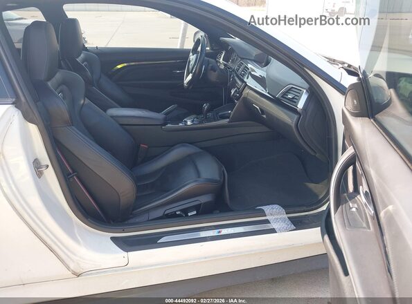 WBS3R9C31HA014324 2017 BMW M4 White Widok wnętrza z przodu