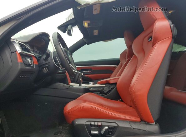 WBS4Y9C57JAC87155 2018 BMW M4 White Widok wnętrza z przodu