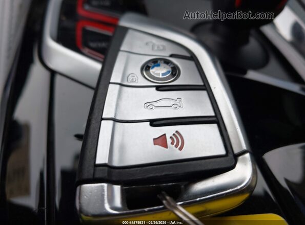 WBS83CH06PCL40075 2023 BMW M5 Blue Առջևի վահանակի տեսք
