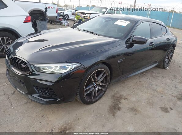 WBSGV0C05LCD80981 2020 BMW M8 Black Vista tres cuartos delantera izquierda