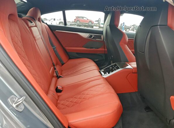 WBSGV0C05RCN12353 2024 BMW M8 Gray უკანა სავარძლების ხედი