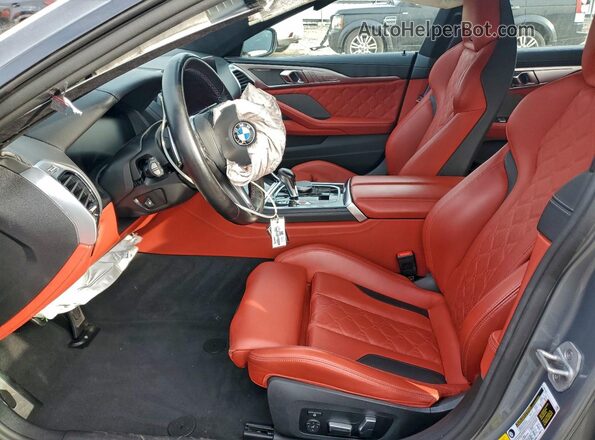 WBSGV0C05RCN12353 2024 BMW M8 Gray წინა სალონის ხედი