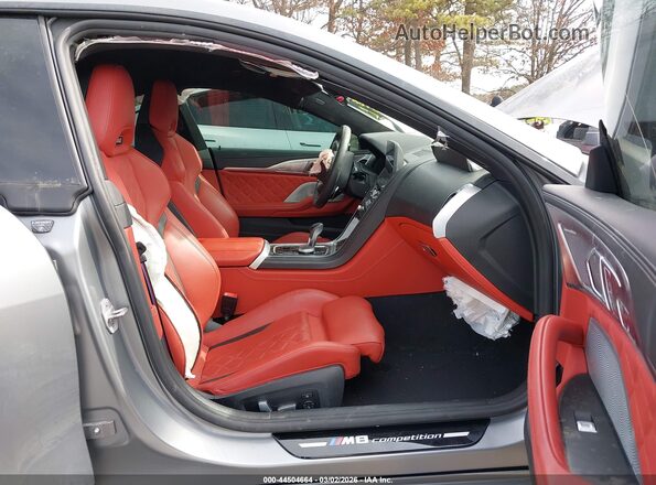 WBSGV0C06SCU79322 2025 BMW M8 Gray Vista interior delantera