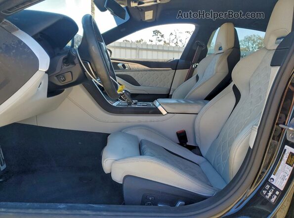 WBSGV0C09RCR90503 2024 BMW M8 Черный Вид салона спереди