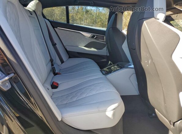 WBSGV0C09RCR90503 2024 BMW M8 Черный Вид задних сидений