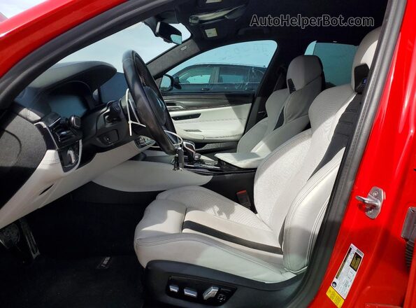 WBSJF0C08LCD17957 2020 BMW M5 Red Widok wnętrza z przodu
