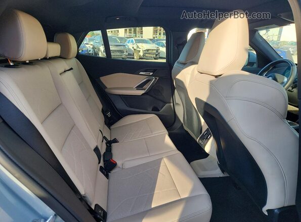 WBX63GM07S5288340 2025 BMW X2 Gray Widok tylnych siedzeń