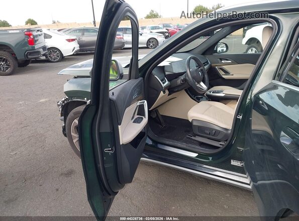 WBX73EF00P5X09537 2023 BMW X1 Green Widok wnętrza z przodu