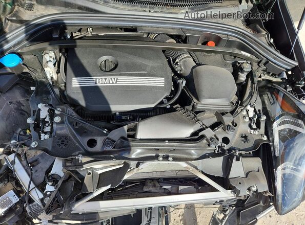 WBX73EF00P5X10512 2023 BMW X1 Green Vista del compartimento del motor