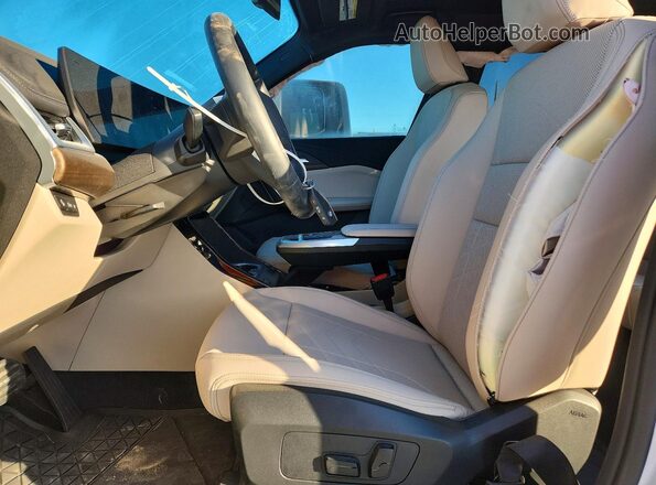 WBX73EF01S5387659 2025 BMW X1 White Vista interior delantera