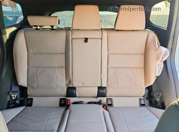WBX73EF01S5387659 2025 BMW X1 White Vista de los asientos traseros