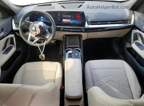 WBX73EF05S5156540 2025 BMW X1 White Vista del salpicadero