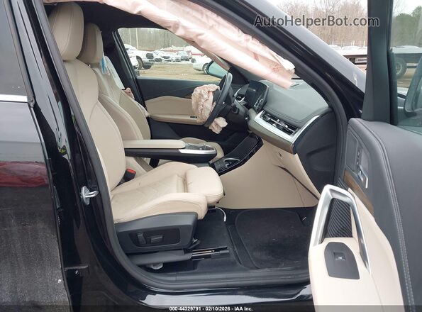 WBX73EF0XS5137983 2025 BMW X1 Black წინა სალონის ხედი