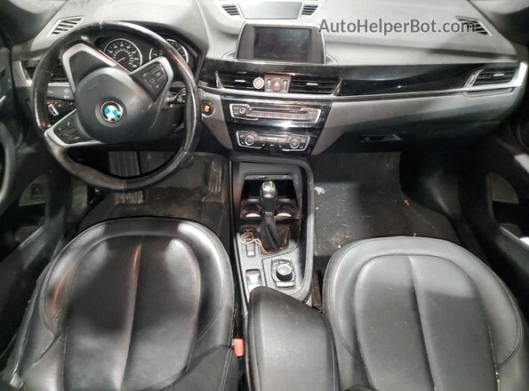 WBXHT3C35H5F87284 2017 BMW X1 Черный Вид панели приборов