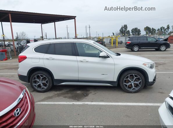 WBXHT3Z30J4A66475 2018 BMW X1 White უკანა სალონის ხედი