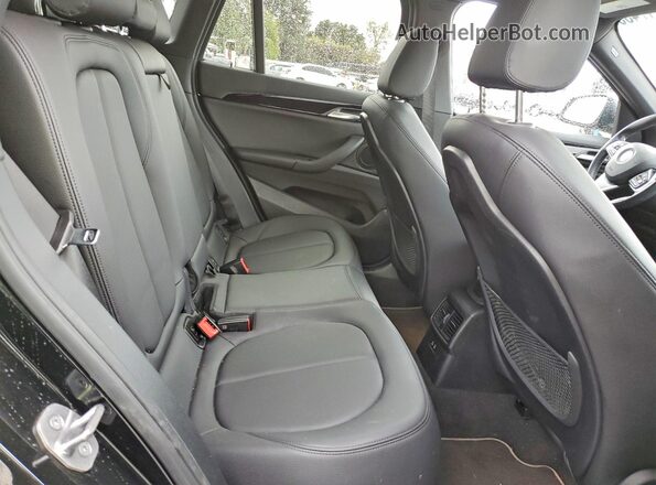 WBXJG7C02N5V40645 2022 BMW X1 Black უკანა სალონის ხედი