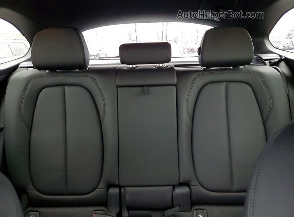 WBXJG7C02N5V40645 2022 BMW X1 Black უკანა სავარძლების ხედი