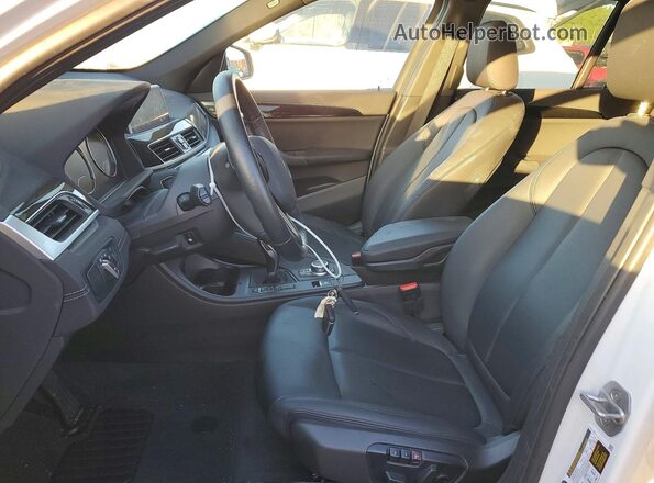 WBXJG7C03N5V19092 2022 BMW X1 White Սալոնի դիմացի տեսք