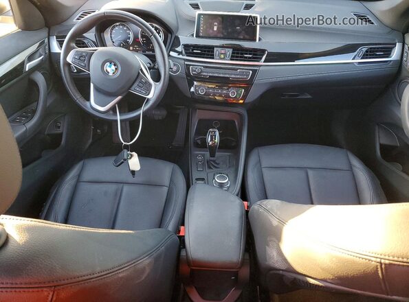 WBXJG7C03N5V19092 2022 BMW X1 White Առջևի վահանակի տեսք