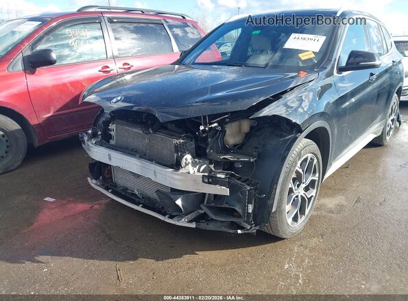 WBXJG7C06M5T57439 2021 BMW X1 Black Դիմացի տեսք