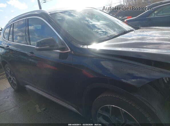 WBXJG7C06M5T57439 2021 BMW X1 Black Սալոնի 360 աստիճան տեսք