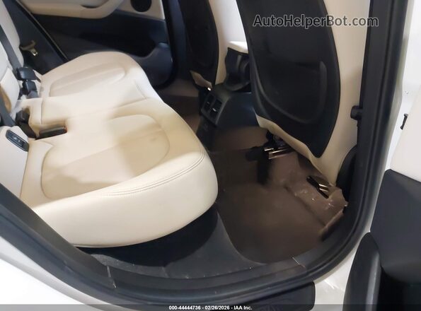 WBXJG7C08M5T01101 2021 BMW X1 White 