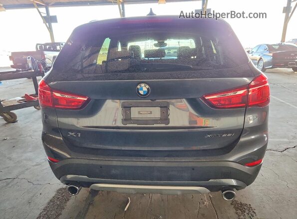 WBXJG9C02N5U81995 2022 BMW X1 Charcoal Vista trasera