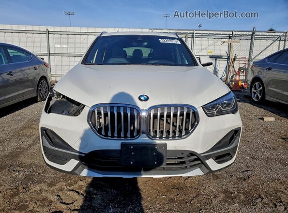 WBXJG9C06M5U48495 2021 BMW X1 White Դիմացի տեսք