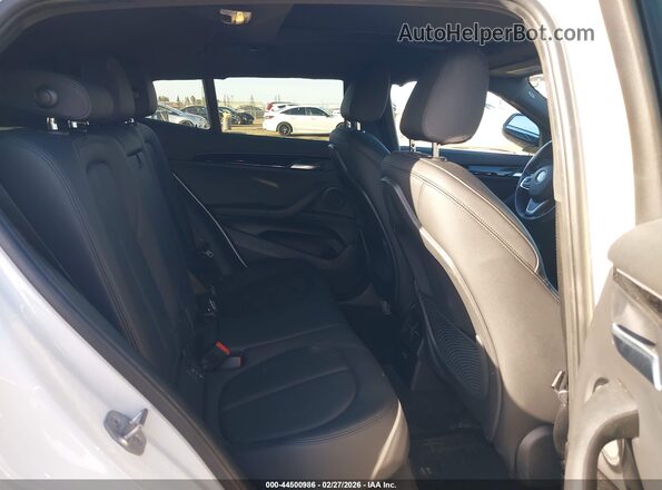 WBXYJ1C01N5U85439 2022 BMW X2 Белый Вид наклейки с VIN-кодом