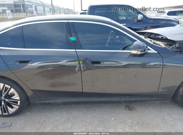 WBY33FK04RCR61814 2024 BMW OTHER Gray Սալոնի հետևի տեսք
