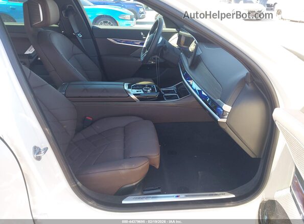 WBY43EJ04SCU24270 2025 BMW OTHER White Вид салону спереду
