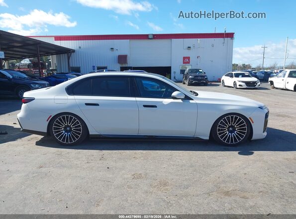 WBY43EJ04SCU24270 2025 BMW OTHER White Вид задньої частини салону
