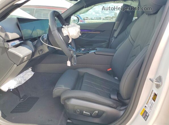 WBY63HG05TCW17157 2026 BMW OTHER White Սալոնի դիմացի տեսք