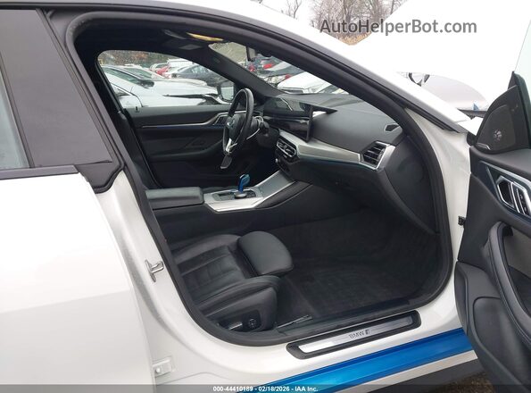 WBY73AW00PFP47591 2023 BMW I4 White Widok wnętrza z przodu