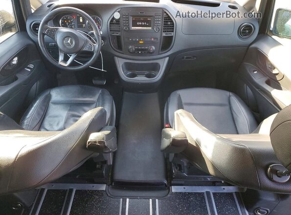 WDAPG2EE7H3311223 2017 MERCEDES-BENZ METRIS Black Widok deski rozdzielczej