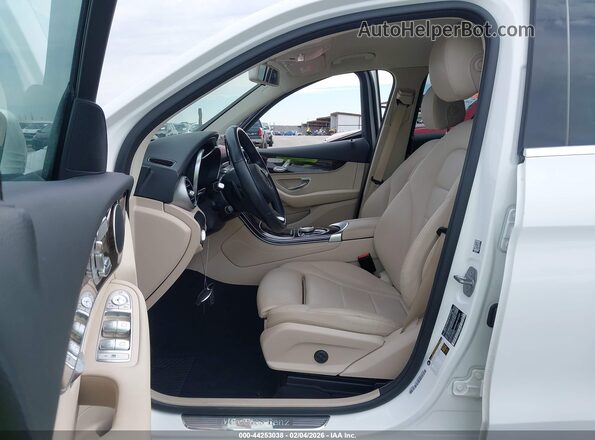 WDC0G4JB7KV172805 2019 MERCEDES-BENZ GLC 300 White Vista interior delantera