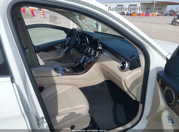 WDC0G4JB9JV088063 2018 MERCEDES-BENZ GLC 300 Белый Вид салона спереди