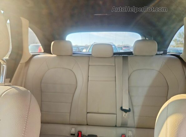WDC0G4KB1JV102830 2018 MERCEDES-BENZ GLC-CLASS White Vista de los asientos traseros