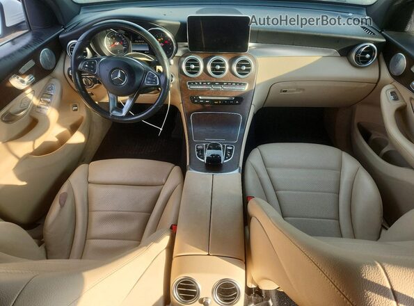 WDC0G4KB1JV102830 2018 MERCEDES-BENZ GLC-CLASS White Vista del salpicadero