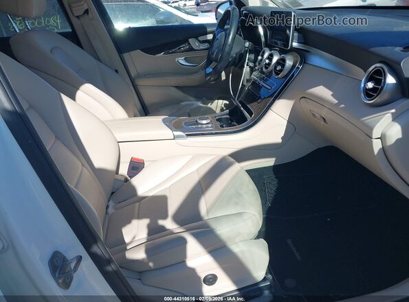 WDC0G5EB0KF611580 2019 MERCEDES-BENZ GLC 350E Белый Вид салона спереди