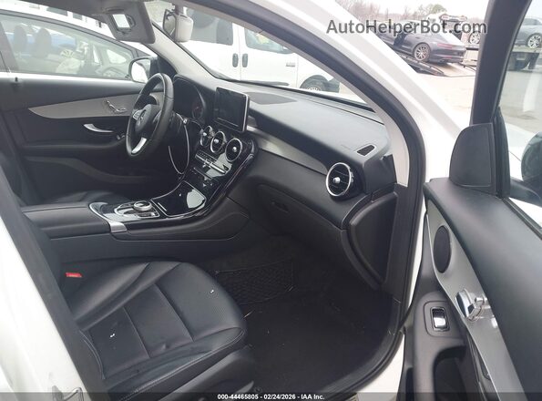 WDC0J4KB9HF244932 2017 MERCEDES-BENZ GLC 300 COUPE White წინა სალონის ხედი