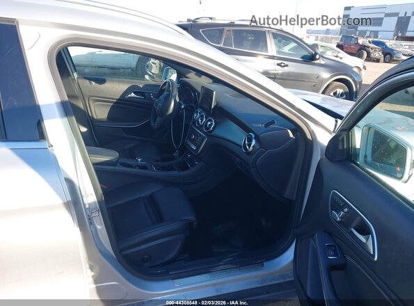 WDCTG4EB3KU003510 2019 MERCEDES-BENZ GLA 250 Silver Widok wnętrza z przodu