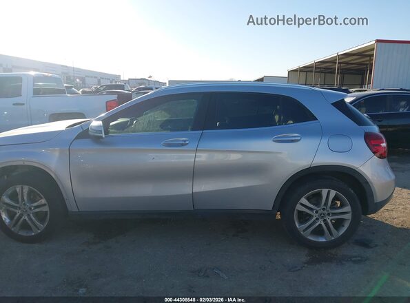 WDCTG4EB3KU003510 2019 MERCEDES-BENZ GLA 250 Silver Widok wnętrza z tyłu