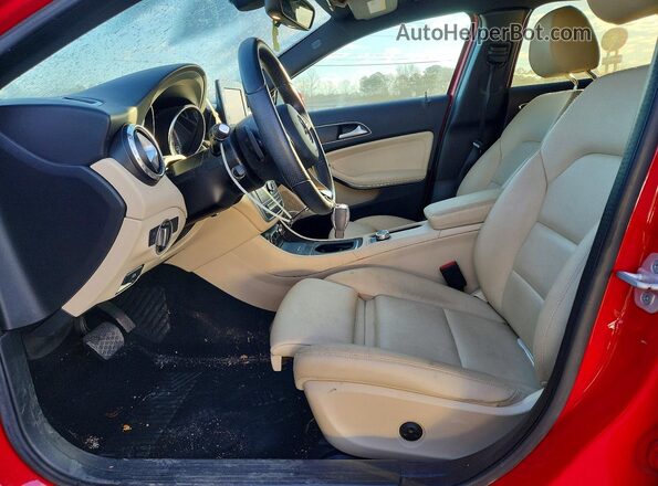 WDCTG4EB6GJ256250 2016 MERCEDES-BENZ GLA Red Вид салону спереду