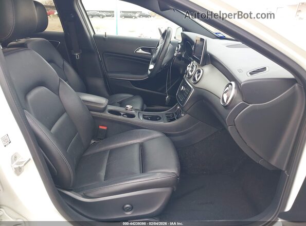 WDCTG4EB6HJ302287 2017 MERCEDES-BENZ GLA 250 White Widok wnętrza z przodu