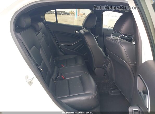 WDCTG4EB6HJ302287 2017 MERCEDES-BENZ GLA 250 White Widok naklejki z numerem VIN
