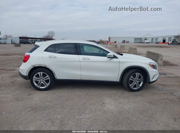 WDCTG4EB6HJ302287 2017 MERCEDES-BENZ GLA 250 White Widok wnętrza z tyłu