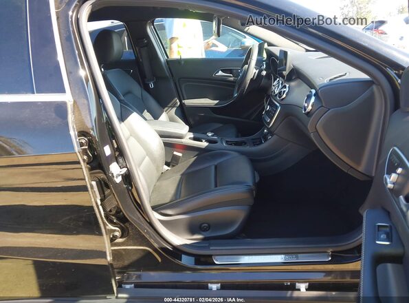 WDCTG4EB6LU024062 2020 MERCEDES-BENZ GLA 250 Черный Вид салона спереди