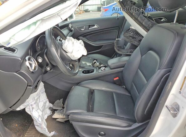 WDCTG4EB8LJ665053 2020 MERCEDES-BENZ GLA White Вид салону спереду