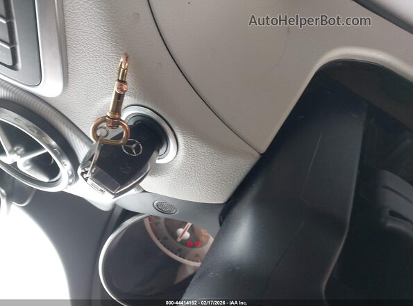 WDCTG4GB8HJ326975 2017 MERCEDES-BENZ GLA 250 Gray Вид панелі приладів